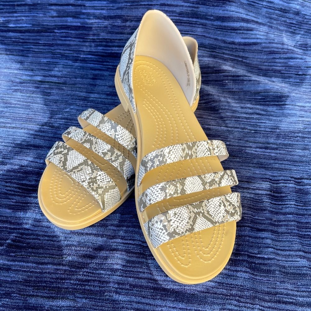 Crocs Sandals Sneak Pattern Earth Colors Size 9W